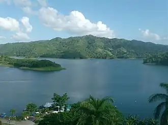 The Hanabanilla lake is at 364 meters over sea level and averages 40 meters deep.