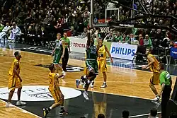 Image 77Lithuanian basketball clubs Žalgiris and Šiauliai playing a match (from Culture of Lithuania)